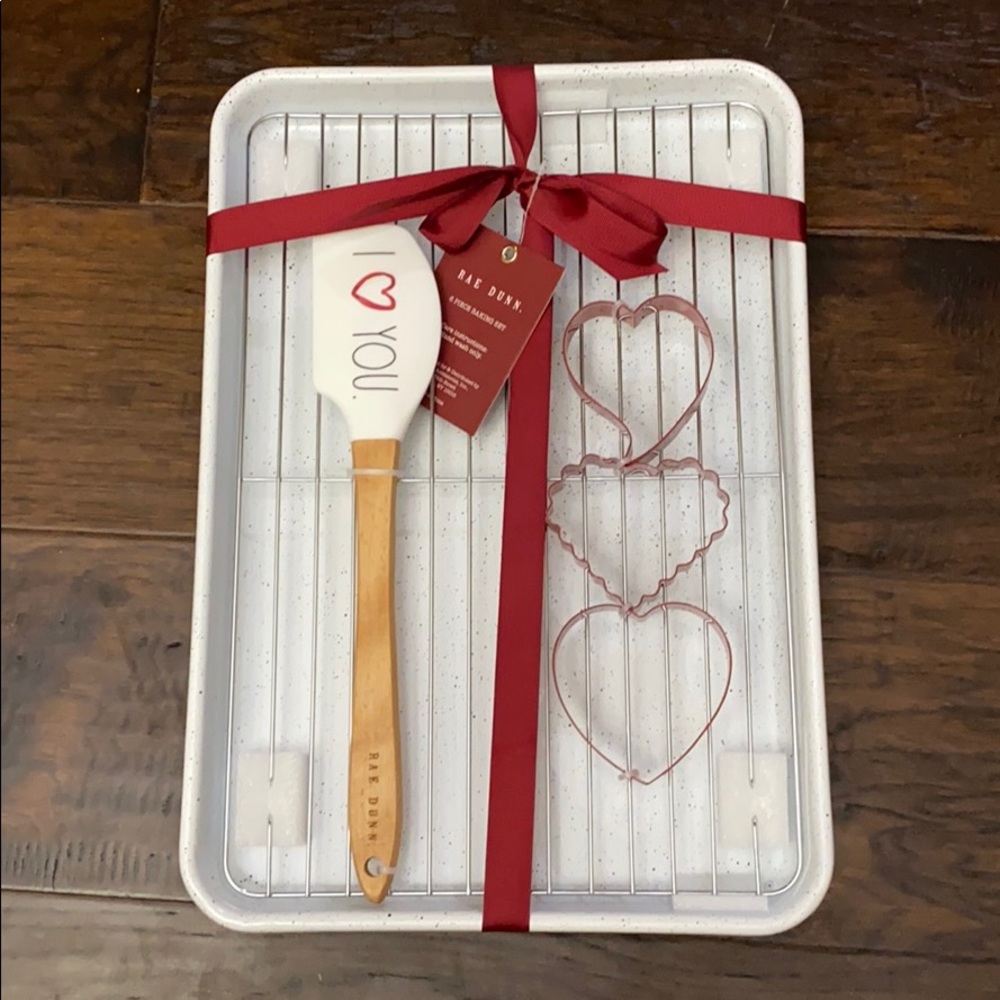Rae Dunn 6 Piece Baking Set